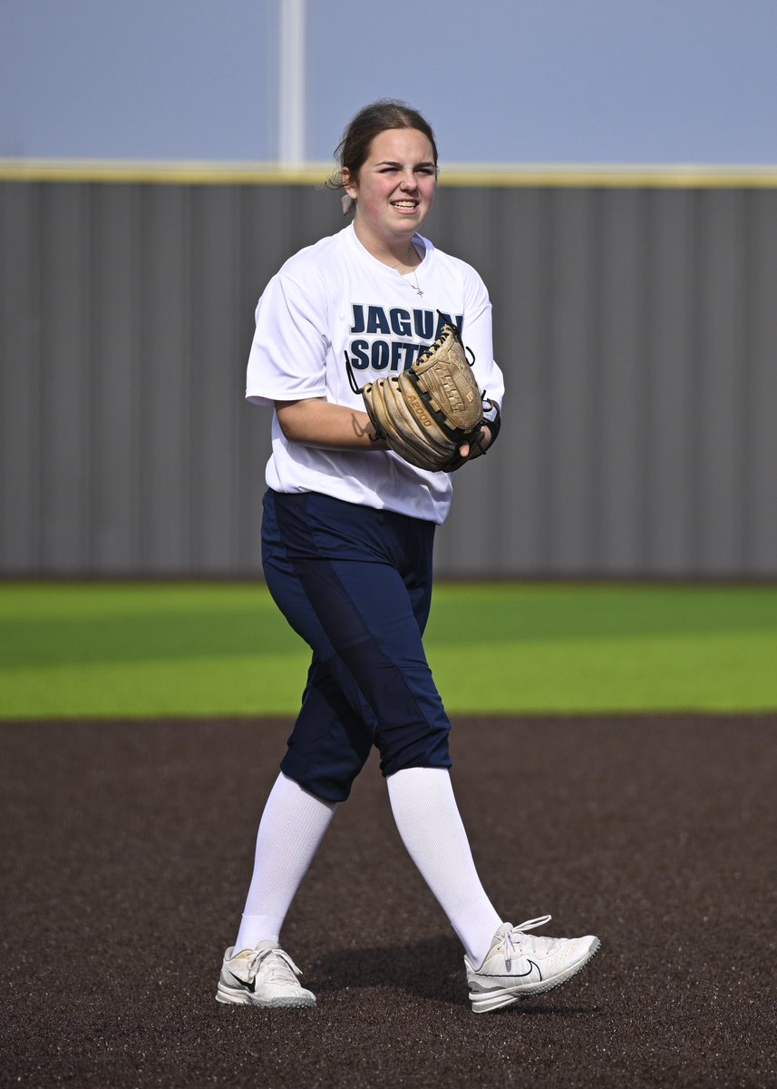 AveryBrock99's tweet photo. First Varsity scrimmage as a Jag. Excited  for this season! #Softball #FMSoftball #Uncommitted https://t.co/32jQoZ3U05