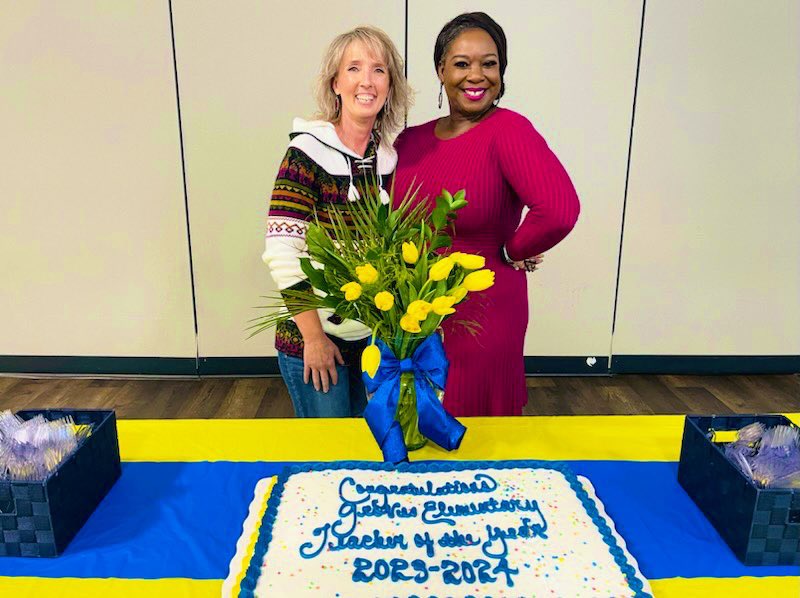 HumbleISD_GE's tweet photo. Drum roll please🥁…Introducing @SMitchellreads Susan Mitchell
our 2023-24 GE Teacher of the Year!💛💙 She’s a ray of sunshine, pillar of support &amp; has a zest for literacy. Our Ss are blessed to have a librarian w/ her enthusiasm! @HumbleISD @LuciSchulz1 @Christy_Erb https://t.co/bAQxA1kepX
