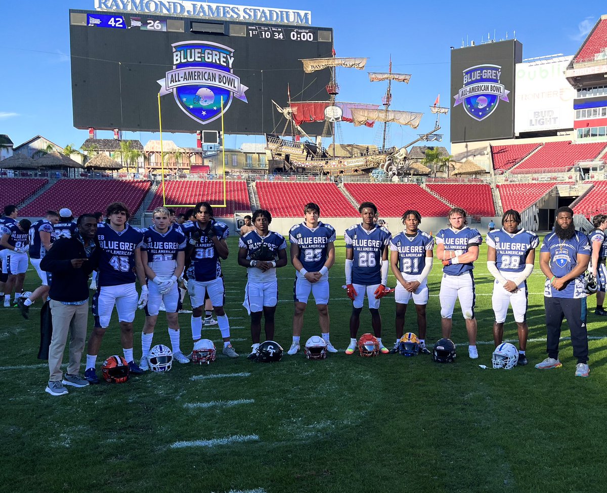 TDuncan_10's tweet image. Big thank you to everyone involved, I had a great time this past weekend! Grateful for the opportunity to be coached by and play with some talented people! @BlueGreyFB @dritowel @SwiftTayton