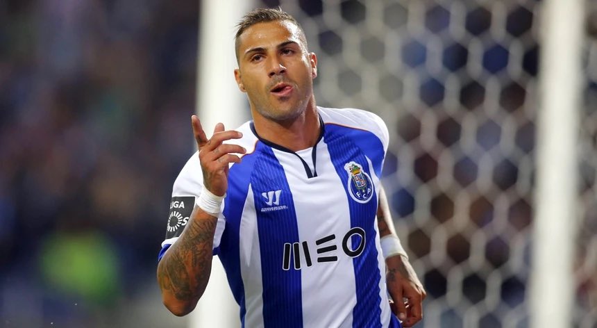 CoachLopes3's tweet photo. @Piquelme21 Paulo Futre and Ricardo Quaresma https://t.co/OU9KYaz0uU