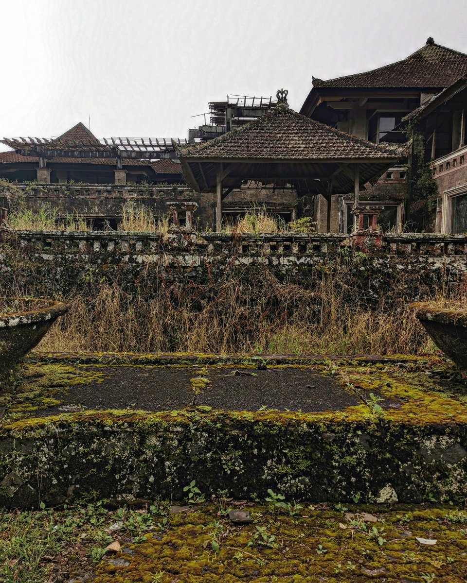 Koomatzu's tweet photo. An eight storey hotel abandoned in the 80s(?). This place was like a maze https://t.co/eF764qix6v