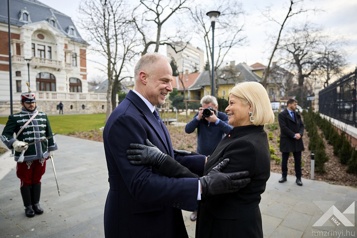 Little Think Tank tweet media