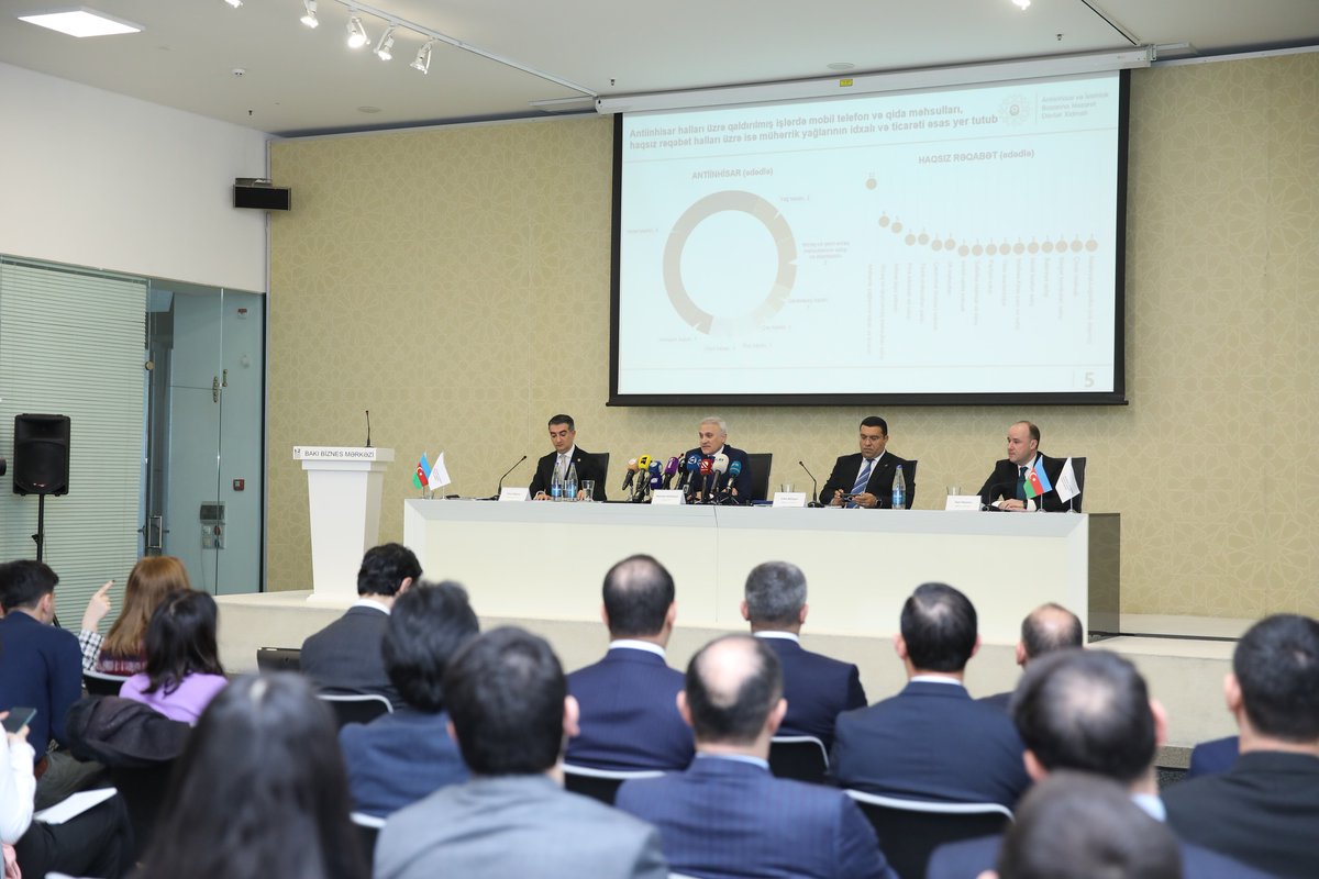 MinEconomyAZ's tweet image. #İqtisadiyyatNazirliyi yanında Antiinhisar və İstehlak Bazarına Nəzarət Dövlət Xidməti 2022-ci il üzrə fəaliyyətinin yekunlarına həsr olunmuş mətbuat konfransı keçirib. 

Ətraflı – bit.ly/3wIUurf 

#Antiinhisar #CompetitionGovAz