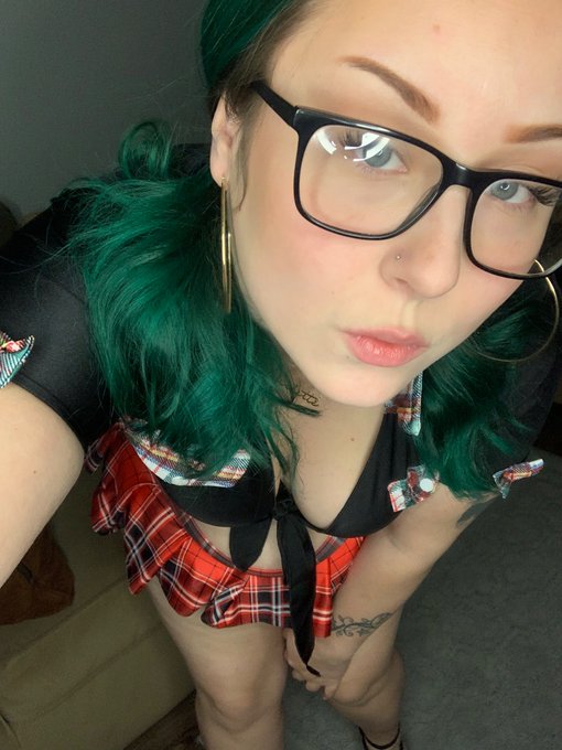 Go to my onlyfans to find out what happens when this naughty schoolgirl gets distracted. https://t.co/37JidmXRMV #freeonlyfans<a href="/tag/freeonlyfans"class="tags"><span>#freeonlyfans</span></a>