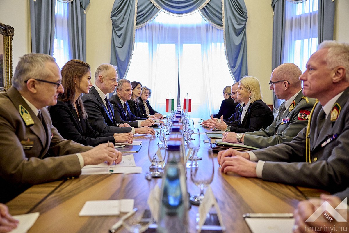 Little Think Tank tweet media