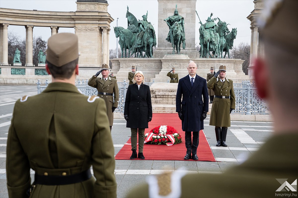 Little Think Tank tweet media