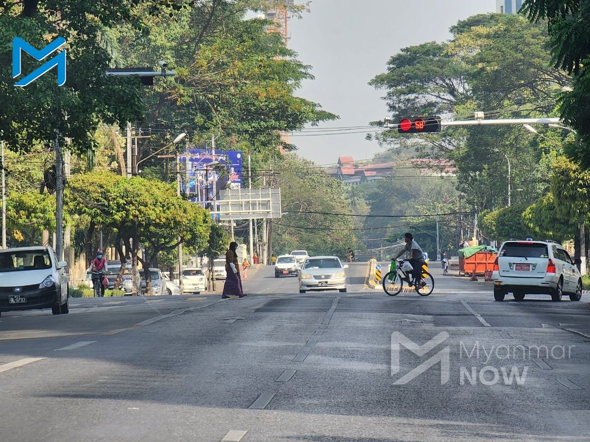 စစ်တပ်အာဏာသိမ်း နှစ်နှစ်ပြည့်သော ယနေ့(ဖေဖော််ဝါရီ ၁)တွင် စစ်အာဏာရှင် ဆန့်ကျင်ရေးအင်အားစုများက အသံတိတ်သပိတ်ဆင်နွှဲရန် လူထုကို ဆော်ဩထားရာ ရန်ကုန်မြို့ လမ်းများ ပေါ်၌ လူသူကင်းရှင်းနေသည်ကို တွေ့ရသည်။
facebook.com/myanmarnownews…
#ရန်ကုန်မြို့  #အသံတိတ်သပိတ်