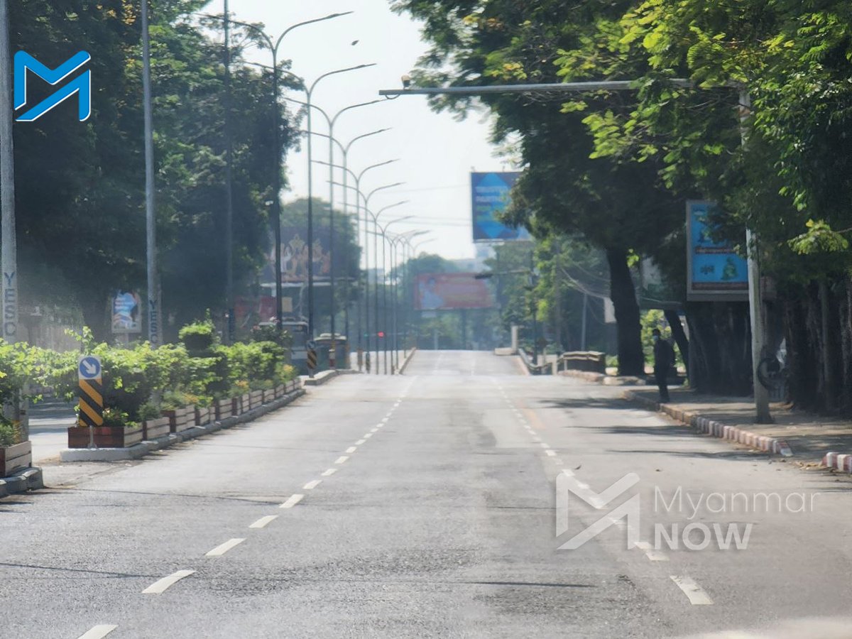 Myanmar_Now's tweet photo. စစ်တပ်အာဏာသိမ်း နှစ်နှစ်ပြည့်သော ယနေ့(ဖေဖော််ဝါရီ ၁)တွင် စစ်အာဏာရှင် ဆန့်ကျင်ရေးအင်အားစုများက အသံတိတ်သပိတ်ဆင်နွှဲရန် လူထုကို ဆော်ဩထားရာ ရန်ကုန်မြို့ လမ်းများ ပေါ်၌ လူသူကင်းရှင်းနေသည်ကို တွေ့ရသည်။
https://t.co/dI1C3RtM5C
#ရန်ကုန်မြို့  #အသံတိတ်သပိတ် https://t.co/KUa14lcfLR