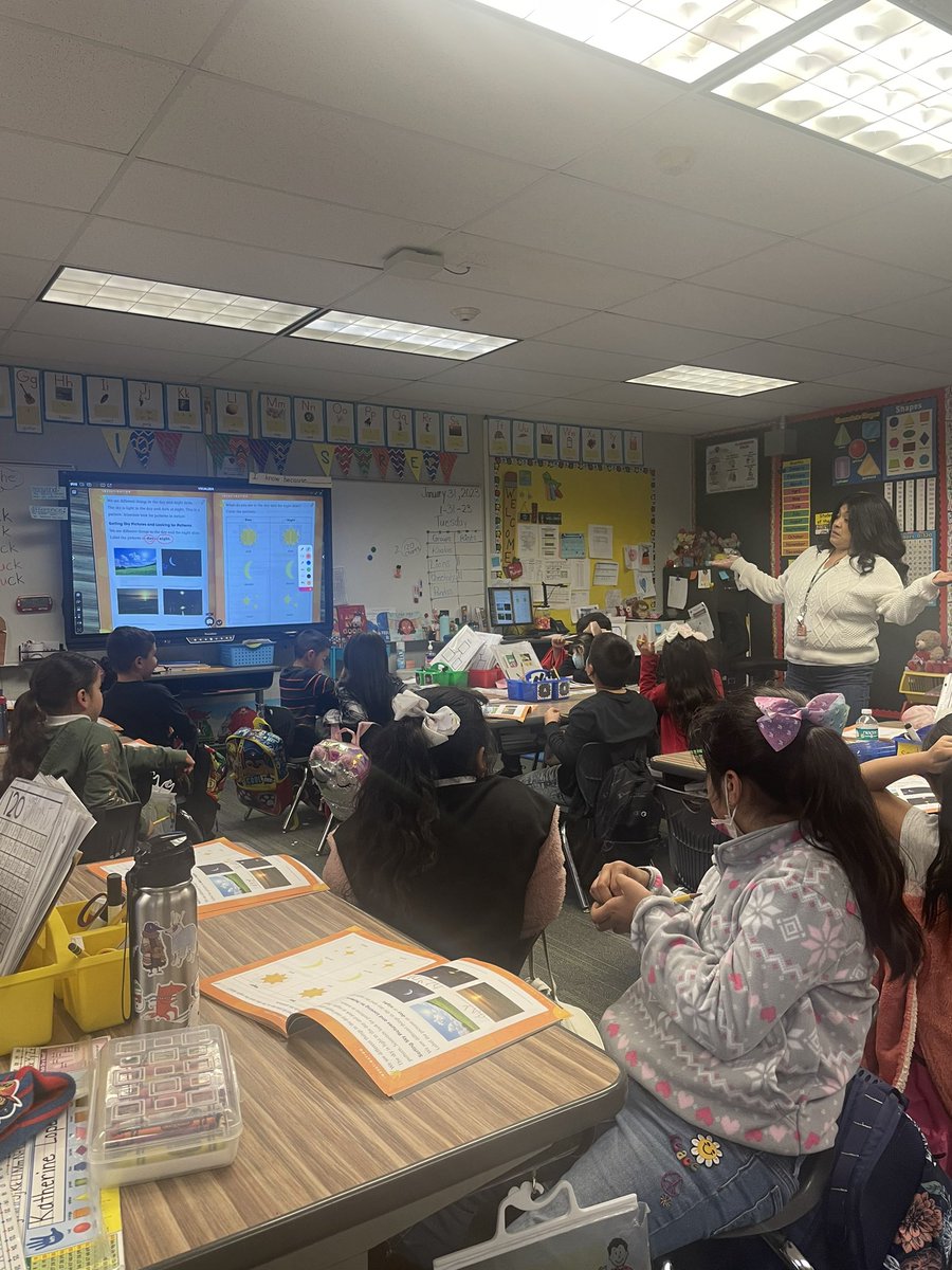 MUSDAztecs's tweet photo. Language development is one of our main focuses. Ensuring students engage in receptive and productive language activities is key to their learning. Mrs. Madrigal did a great job today of ensuring students were using academic language and responding in complete sentences. https://t.co/ggE5za5OxH