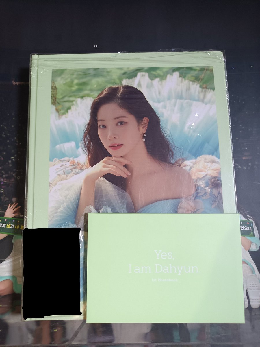 wts lfb twice ph 

YES I AM DAHYUN (YIAD)
— OB, PB, POST CARD ONLY
— sold as a set only
— ₱1.1k ea + lsf
— ₱2.1k BOTH
— no rush shipping 

t: nayeon jeongyeon momo sana jihyo mina dahyun chaeyoung tzuyu twice ph
