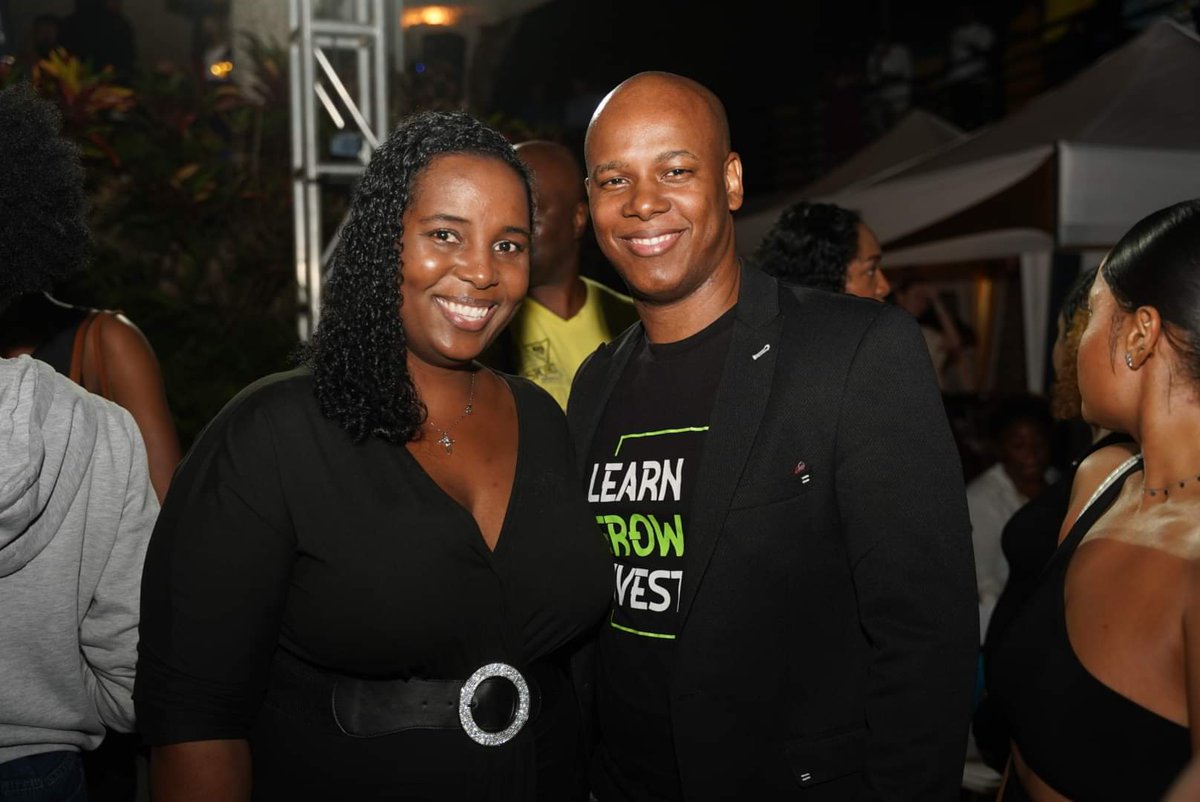 JerryMackD's tweet photo. Co-founder appreciation post...

This woman @renate_mcdonald, who I met 20 years ago this very weekend has been everything I've ever needed in a friend, wife, partner and more.

There is no @LearnGrowInvest with her. https://t.co/kmMn2ES8do