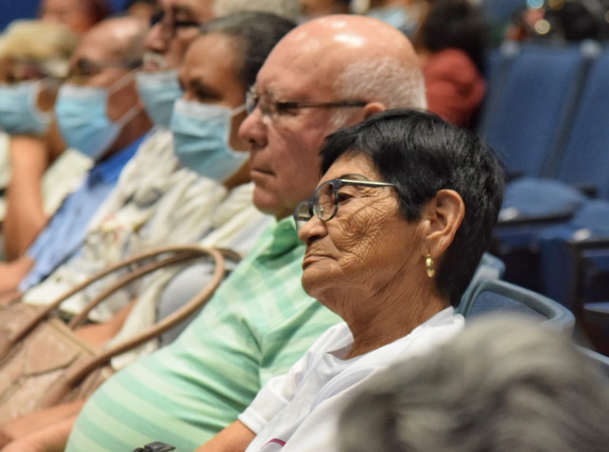 SoyadeCorazon's tweet photo. Este día, asistimos junto a miembros adultos mayores del movimiento,  al MUNA, al evento "Transformar el futuro conociendo el presente" organizado por el Ministerio de Desarrollo Local y la UNFPA para dar a conocer la situación de la población adulta mayor en El Salvador. https://t.co/yzaCH8QdeM