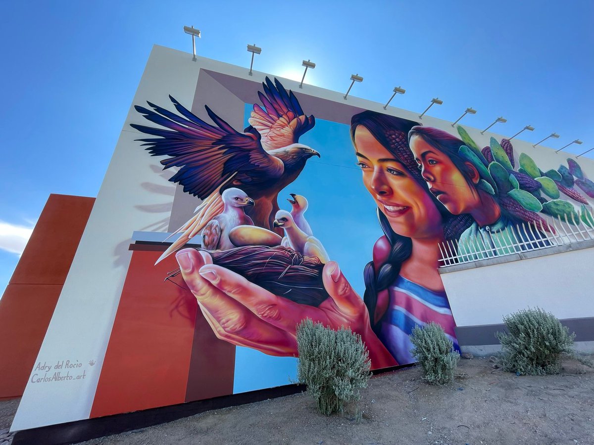Relaciones Exteriores (@sre_mx) on Twitter photo 📸 La obra «Nuestra fuerza colectiva no tiene fronteras» hace referencia a la experiencia de vida de las y los migrantes, a los valores compartidos entre 🇲🇽 y 🇺🇸, y a un futuro próspero común. El mural fue comisionado por la ciudad, a iniciativa de <a href="/ConsulMexLvn/">Consulmex Las Vegas</a>. ¡Enhorabuena! 📸 La obra «Nuestra fuerza colectiva no tiene fronteras» hace referencia a la experiencia de vida de las y los migrantes, a los valores compartidos entre 🇲🇽 y 🇺🇸, y a un futuro próspero común. El mural fue comisionado por la ciudad, a iniciativa de <a href="/ConsulMexLvn/">Consulmex Las Vegas</a>. ¡Enhorabuena!