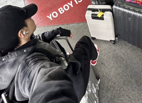 woobboyy's tweet photo. 요즘 mz세대들 사이에서 유행한다는 피에이치원포즈
@친구야 너도 한번 따라해봐! https://t.co/Unx6xcHPkX