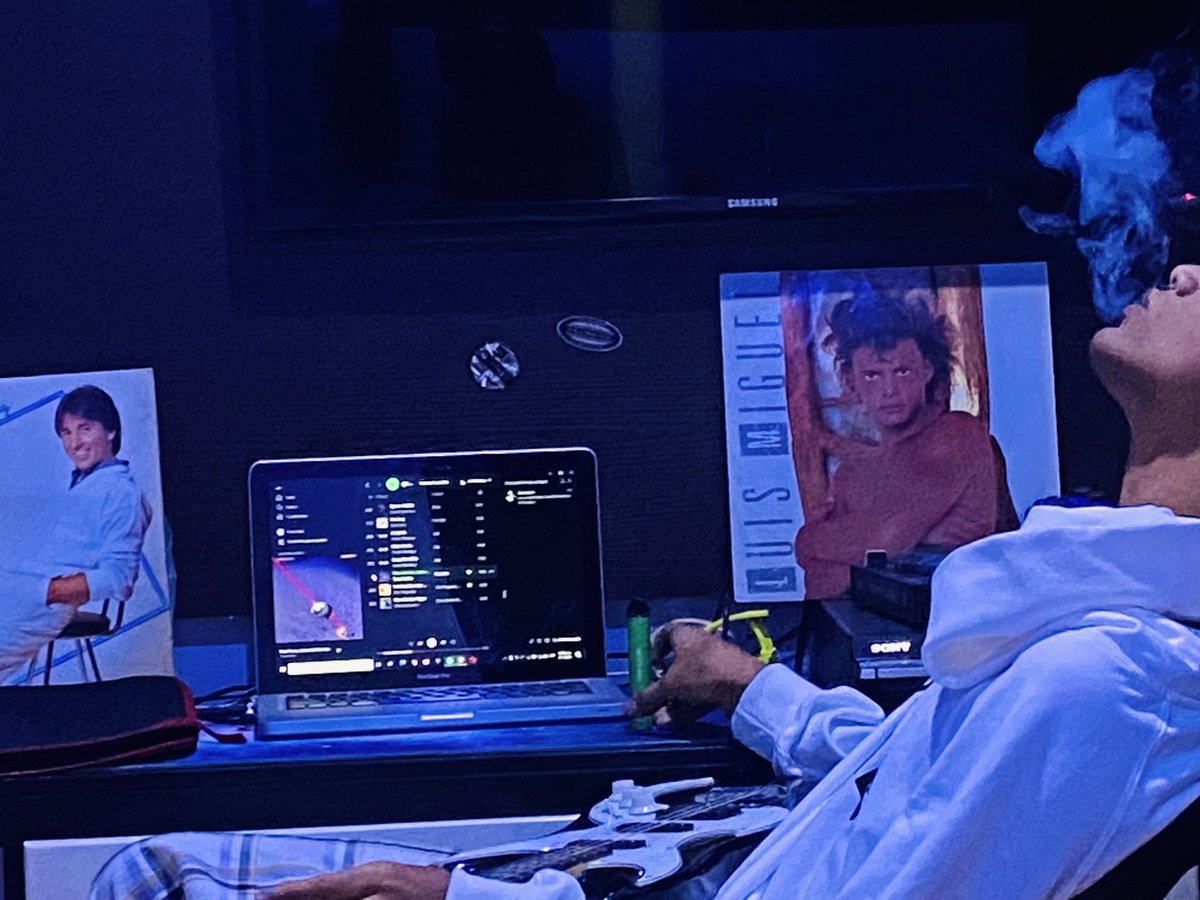 ndrw💸 tweet media