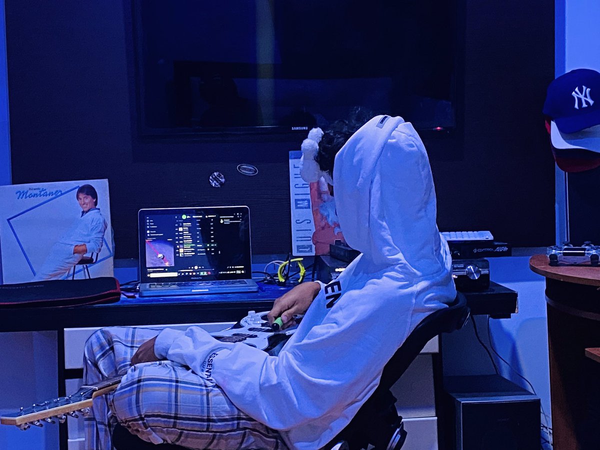 ndrw💸 tweet media