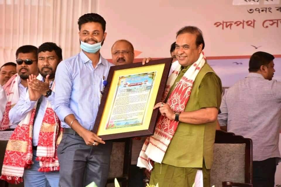 HimaloyB's tweet photo. You are a fantastic role model for all those seeking to understand how to make an impact with their lives. You have proven yourself to be a leader of high ethics and morality.
Thank you for your service to our state &amp; country.  Happy birthday Sir!
@himantabiswa @CMOfficeAssam https://t.co/Sde8laHBZx