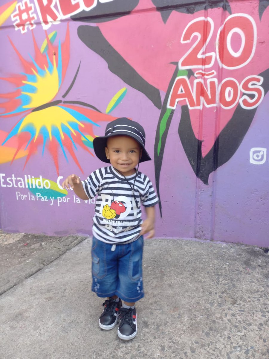 Sharon930211's tweet photo. Comuna 13 medellín https://t.co/kZoMpTTRFA