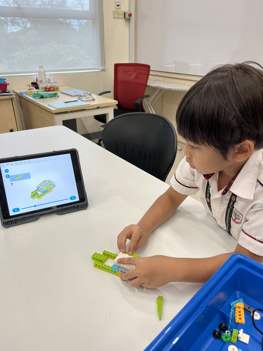 mmtteacher's tweet photo. For @IPC’s Live and let live unit, the Year 2s worked on @LEGO_Education’s young frog project to learn about the life cycle of a frog. They built a tadpole and tadpole with back legs, then programmed it to move.
#WeDoLego #Coding #STEMeducation https://t.co/vuvIqYJ4l8