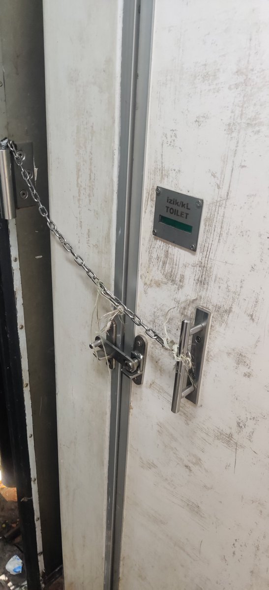 SinghAjay14's tweet photo. @RailMinIndia @nerailwaygkp @IRCTCofficial @RailwaySeva @AshwiniVaishnaw No action and no response from Railways https://t.co/rcHFiAE1c0