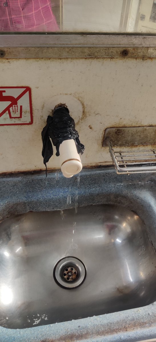 SinghAjay14's tweet photo. @RailMinIndia @nerailwaygkp @IRCTCofficial @RailwaySeva @AshwiniVaishnaw No action and no response from Railways https://t.co/rcHFiAE1c0
