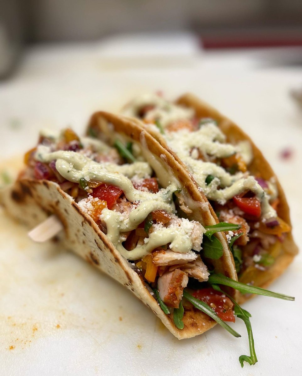 HipHopChef360's tweet photo. #Tacos for #TacoTuesday to be specific, #BlackenedMahiTacos #Arugula #Parmesan dusted, #FreshSalsa #FontinaCheese and my very own #AvocadoRanch ๐ #ChefLife #CaCestBonChere #MaisOuiCestCa ๐จ๐ฝโ๐ณ https://t.co/oZIzRjneQ8