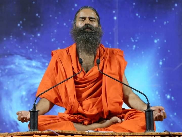 मेरे सभी प्रिय देशवासियों 
“ज्ञान यानि शास्त्रों की जानकारी, उसका व्यवहारिक अनुभव या बोध। शास्त्रों का यही ज्ञान, जब मुझे गुरुजनों के श्रीमुख से मिला, तो आचरण में लाने पर वही ज्ञान मेरे दिव्य-जीवन का निर्माता बन गया।
#Yogamaya_karnataka_abhiyan
<a href="/yogrishiramdev/">स्वामी रामदेव</a> <a href="/bst_arya/">Bhawarlal Arya</a>