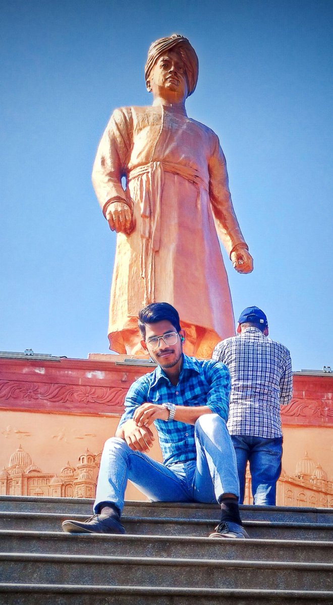 RosanKumarTanda's tweet photo. The Inspiration of Youth. Swami Vivekanand ji.
#YouthJodoBoothJodo #insporation 
#vivekananda #tuesdayvibe #roshankumarsatnami https://t.co/kVv7qlMqNv