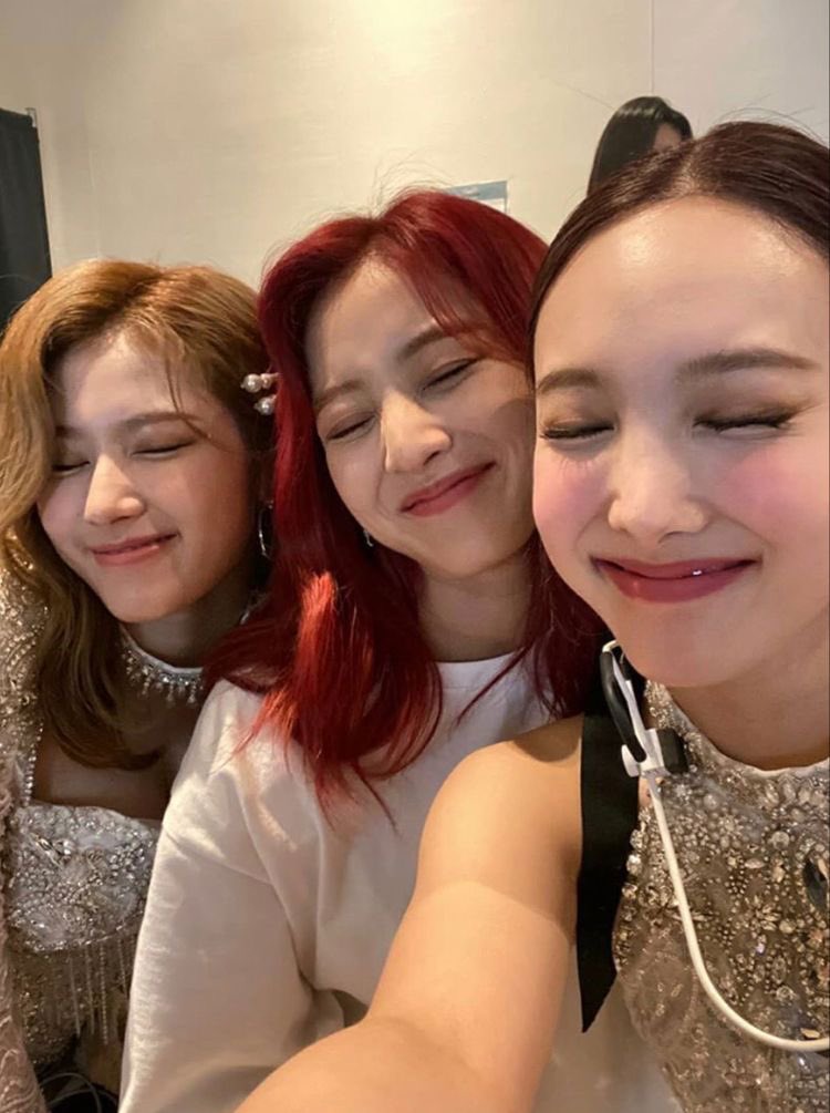 sanayeonfeed's tweet photo. HAPPY BIRTHDAY JIHYO BAE #HappyJIHYOday https://t.co/lVjGWSIw5t