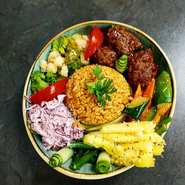 It's the month end, come live a little. Switch to the 100% Healthy Lifestyle. 
You deserve nice things please.
Say it, affirm it: "I deserve nice things!"

#ItWillEndInHealth
#OnlyAtYanaya 
#WellnessWednesday