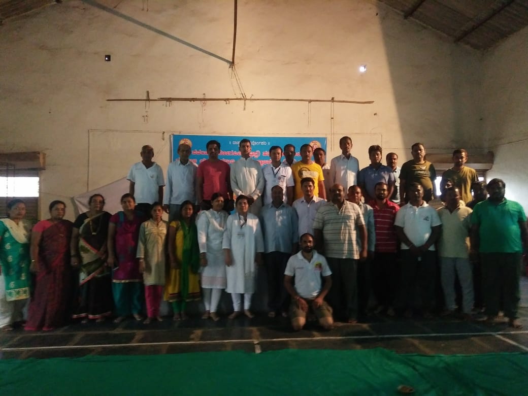 sharma_balchand's tweet photo. #yogamaya_karnataka_abhiyan गांव गांव में जायेंगे , योग धर्म अपनायेंगें https://t.co/civ9hCTemp