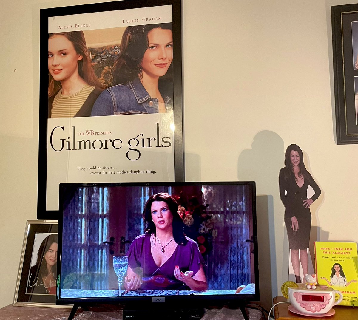 oiwiththepoodls's tweet photo. My all time favourite actress, author, tv show & character ๐ฅน@thelaurengraham @GilmoreGirls #lorelaigilmore #lgnation #โค๏ธ https://t.co/hdnAeggYWL