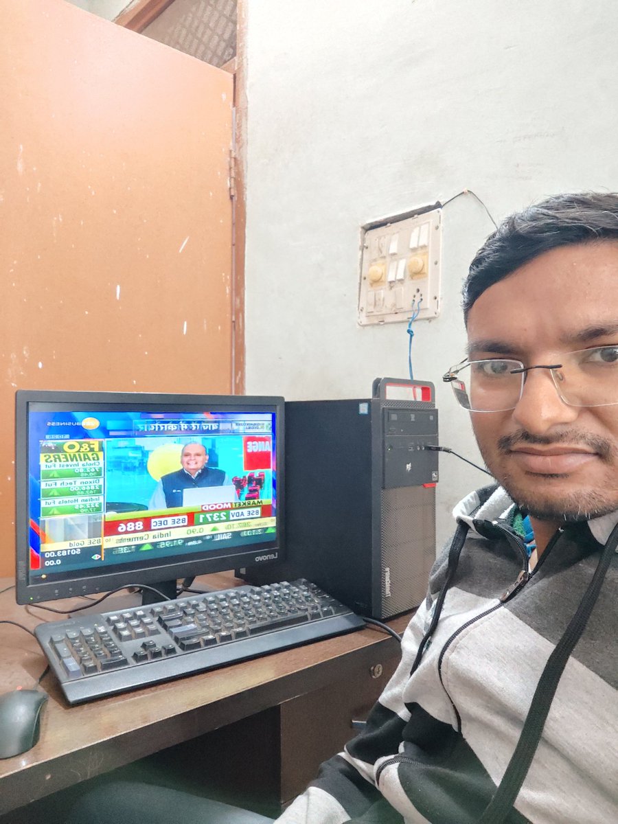 #BudgetOnZee #AnilSinghvi watching Zee business in office