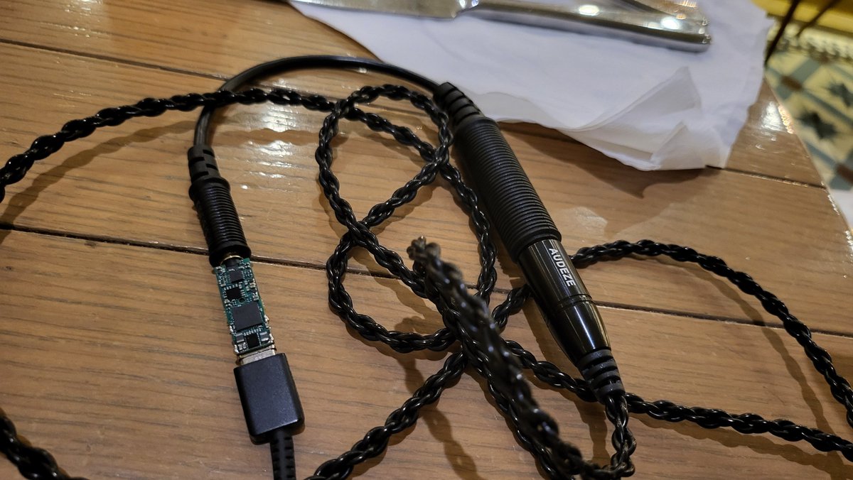 bozertron's tweet photo. Silicon DAC Amp by Periodic Audio - The Highest Power Density Headphone Amp in the world; Smaller than the 3.5mm connector, 150mW RMS Per Channel! 

#Audio #HIFI #usb #analog https://t.co/K5bsZSL7cZ