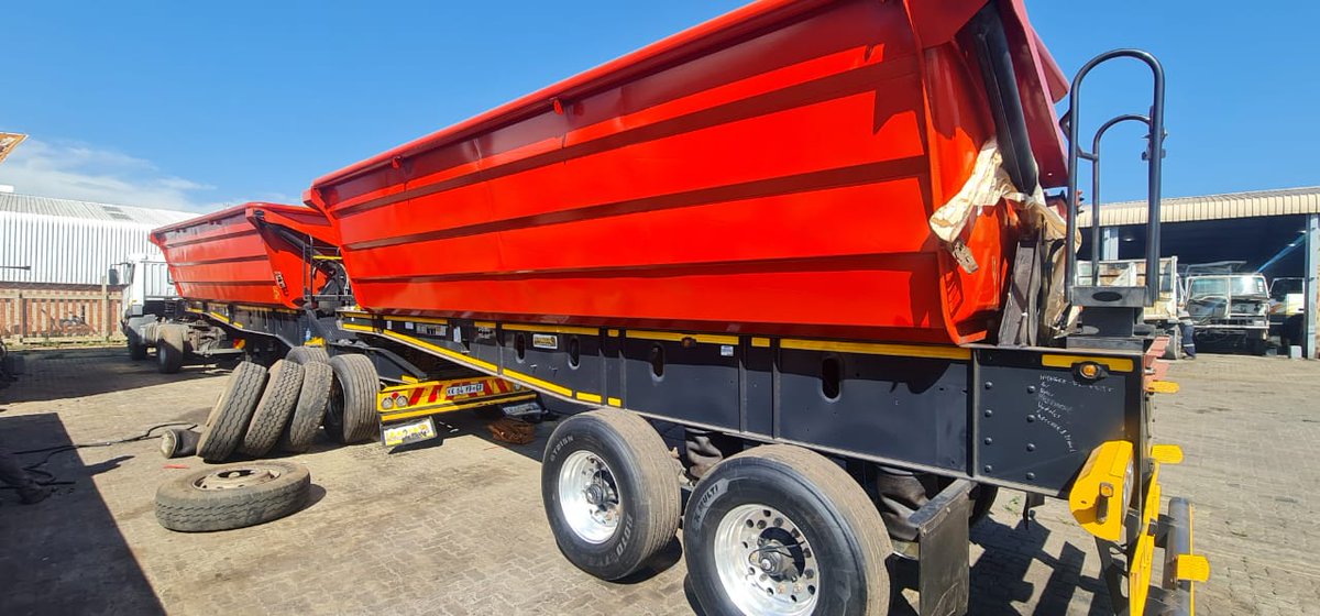 Gav_za's tweet photo. SIDE TIPPER TRAILER FOR SALE! 
YEAR: 2022
MAKE: LEADER
CAPACITY: 45 CUBE
NUMBER OF TRAILERS: 2
HYDRAULICS: YES
FIRE EXTINGUISHERS: YES
TYRES: 50%

PRICE: R515 000.00 + vat
DM ME FOR CONTACT INFORMATION
RT FOR AWARENESS https://t.co/Lar9BAAzur