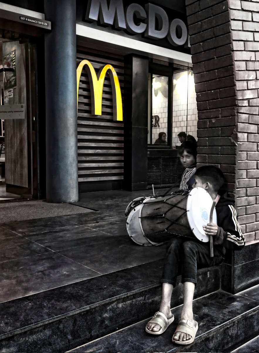 bindasfauji's tweet image. Monochrome is always interesting but twist of selective edit makes it heavenly. 
Clicked on Redmi #note8pro
 #XiaomiImagery
#blackandwhitephotography