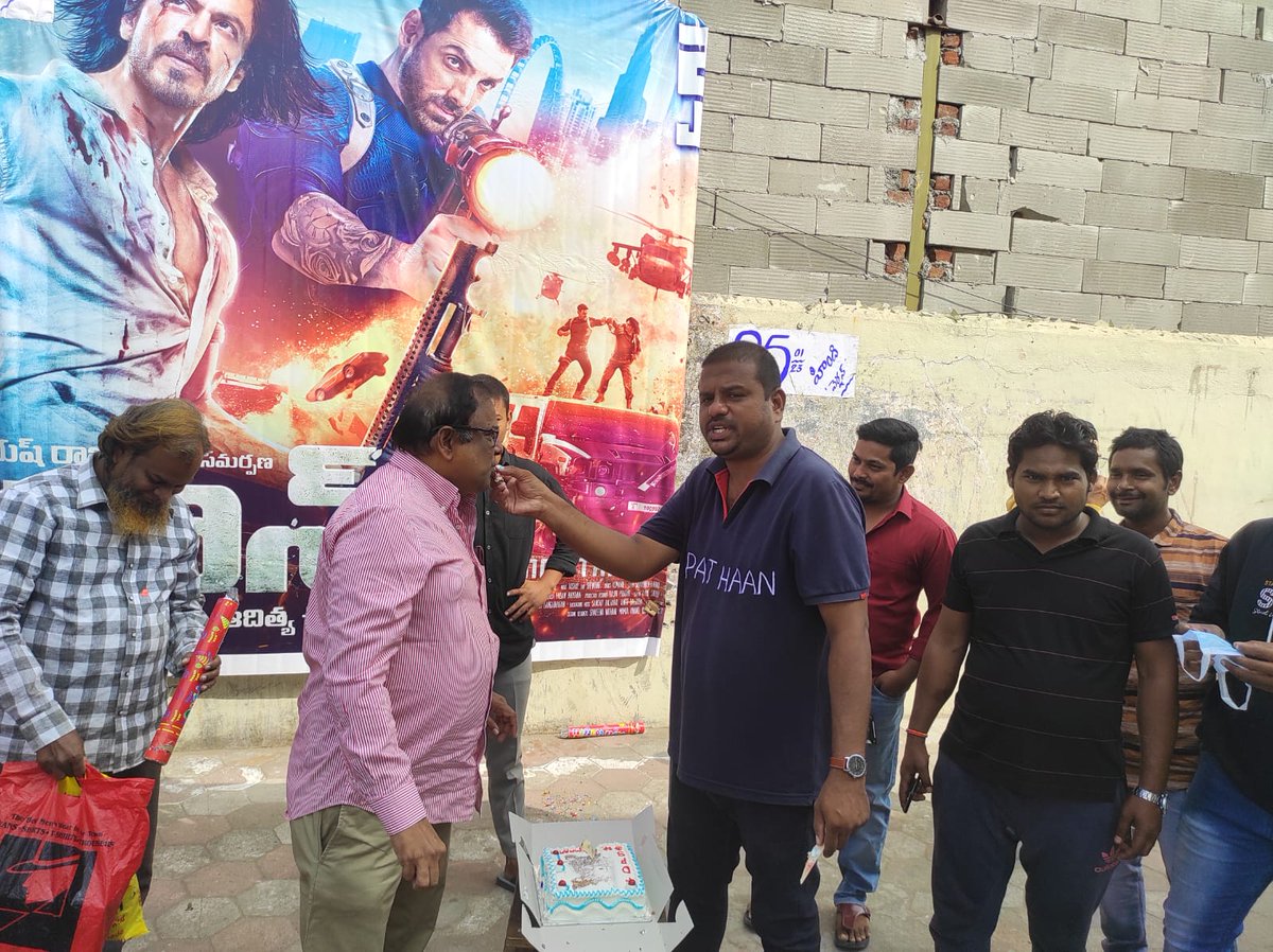 srkkhammamfc's tweet photo. In our home town #khammam #Telangana in #AdityaTheater extended #pathaan an other week #morningshow & #Matneeshow Telugu #Fristshow & #secondshow Hindi
Our FC went & take with owner he sad .k
Thanks a lot #pichiyya garu 🙏
@iamsrk
@yrf https://t.co/5jrjdGnkIy