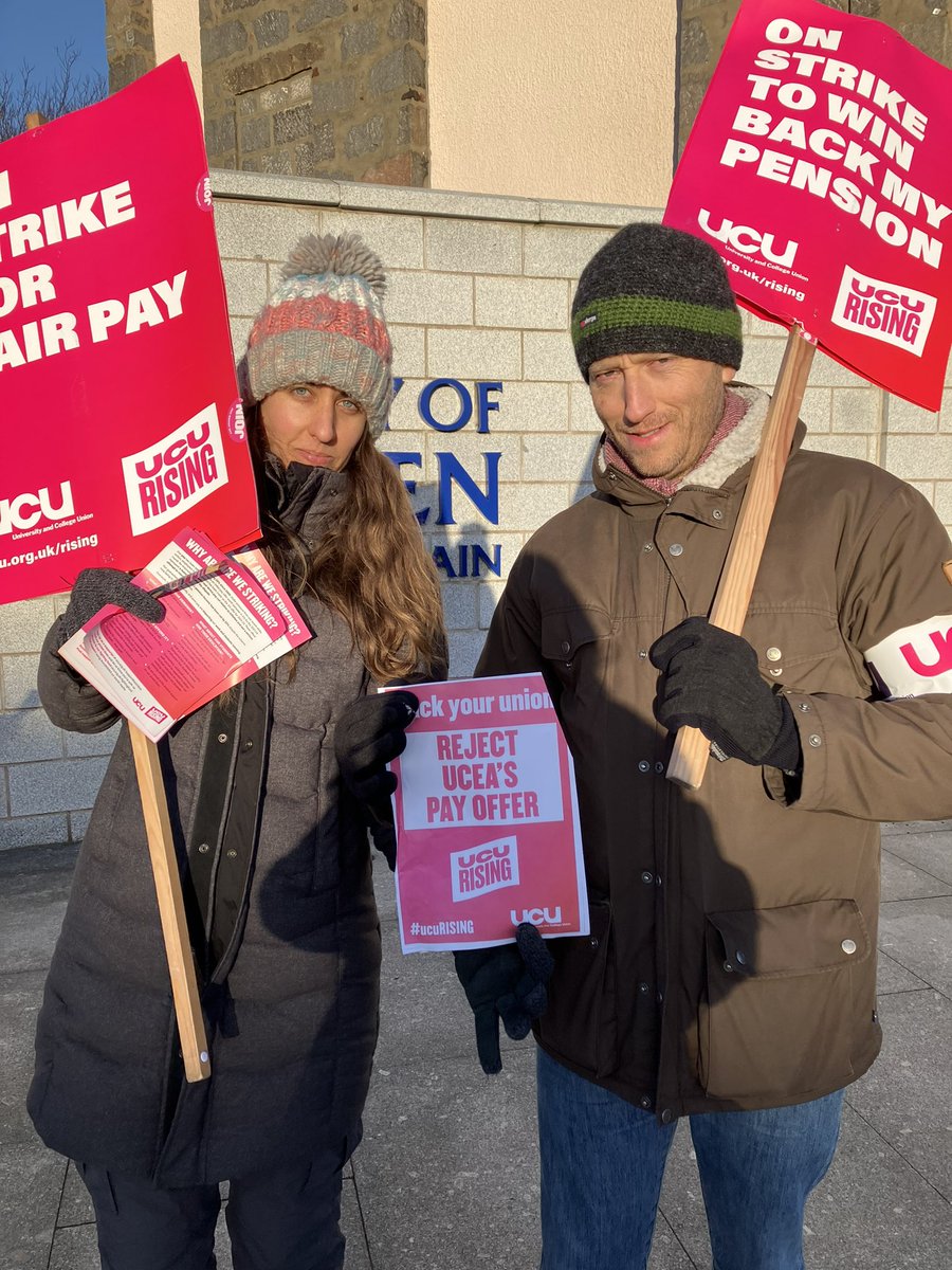Members of <a href="/aberdeen_ucu/">Aberdeen UCU</a>  <a href="/ucu/">UCU</a> out in the cold on our pickets rejecting the latest offer &amp; demanding fair pay for university staff #ucuRISING