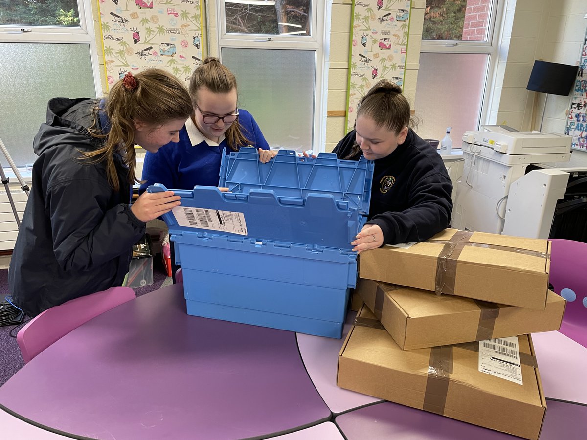 Yay! @PresSSWarrenmt head girls Lily, Katie & Lottie are delighted to receive 11 hi-spec laptops kindly donated through Meta Ireland employees @CWITirl in conjunction with #TeenTurn. Fab new resources for their @jcsplibraries activity sessions in coding, music & video production!