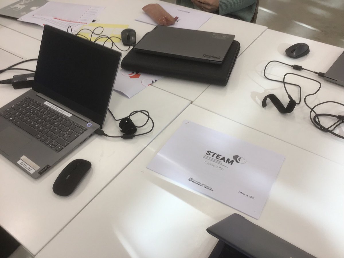 CRPTerrassa's tweet image. Comunitat STEAMCAT al LAB de Castellar del Vallès: un espai d’intercanvi, transferència educativa, creació, innovació i descobriments.
#steamcat 
#projectefaig 
⁦@Torredelpalau⁩ 
@iepereviver (Instagram)