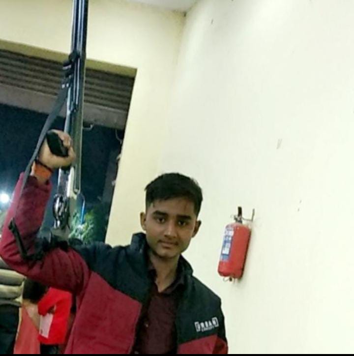 SamayaYuja's tweet photo. #कन्नौज 
बंदूक के दम पर खुले आम गुंडई जारी है @Uppolice

 कानपुर के इंदलगढ़ क्षेत्र में दहशत फैलाने के लिए खुलेआम बंदुक से प्रदर्शनी की जा रही है @dgpup
बाला जी दिक्षित नाम का व्यक्ति इंदलगढ़ कन्नौज क्षेत्र में दहशत कायम कर रहा है @kannaujpolice
कन्नौज पुलिस कब इस पर शिकंजा कसेगी https://t.co/KvuZdDwWcS