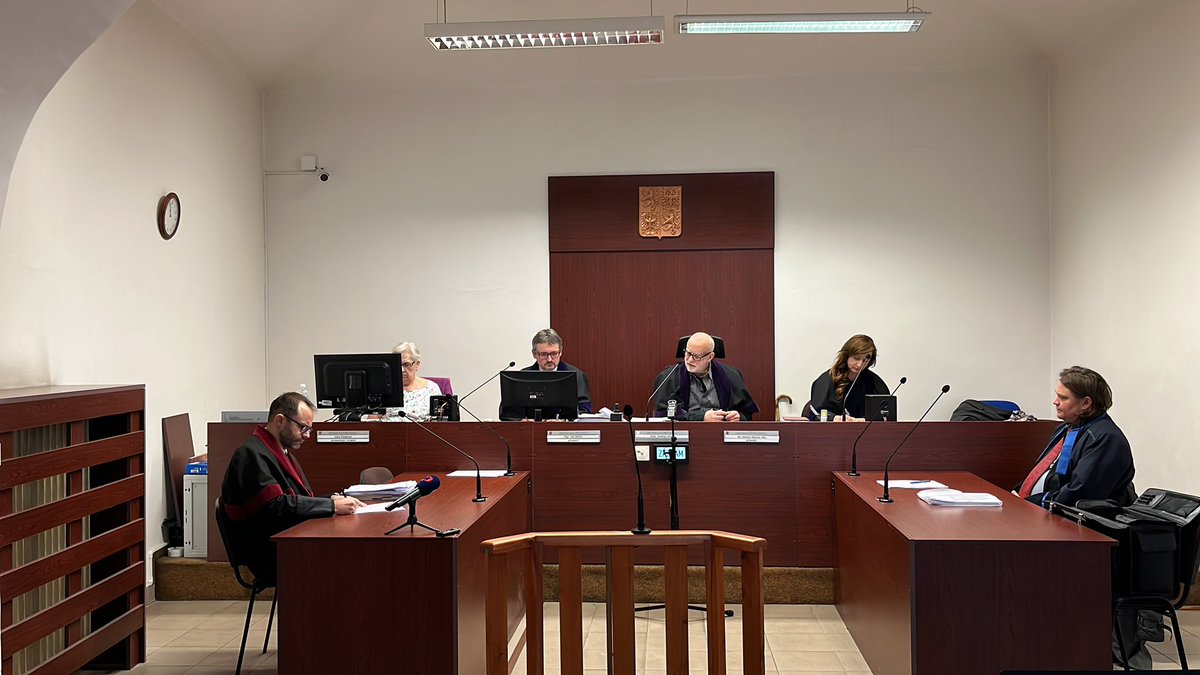 Obvodní soud pro Prahu 1 uložil expremiérovi Petru Nečasovi za křivou výpověď ve prospěch manželky Jany v kauze zneužití vojenského zpravodajství roční podmínku s dvouletým odkladem a peněžitý trest 100 000 Kč. Verdikt není pravomocný.