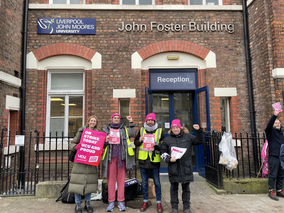 Pickets revving up at a very windy LJMU today and members say REJECT UCEA’s awful offer #ucuRISING