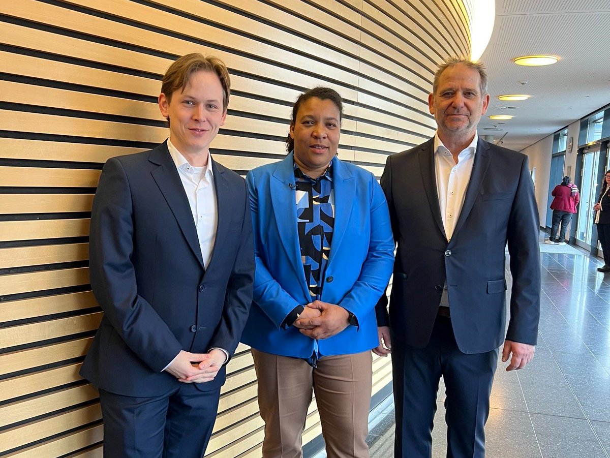 HeikoKnopf's tweet photo. Ich freue mich über die Vereidigung von Doreen #Denstädt und Bernhard #Stengele. Bei ihnen liegen #TMUEN und #TMMJV in guten Händen. Ich wünsche beiden #Grünen Minister*innen persönlich und bei ihrer Arbeit für #Thüringen viel Kraft und Erfolg. https://t.co/pdsDQH5Zcc