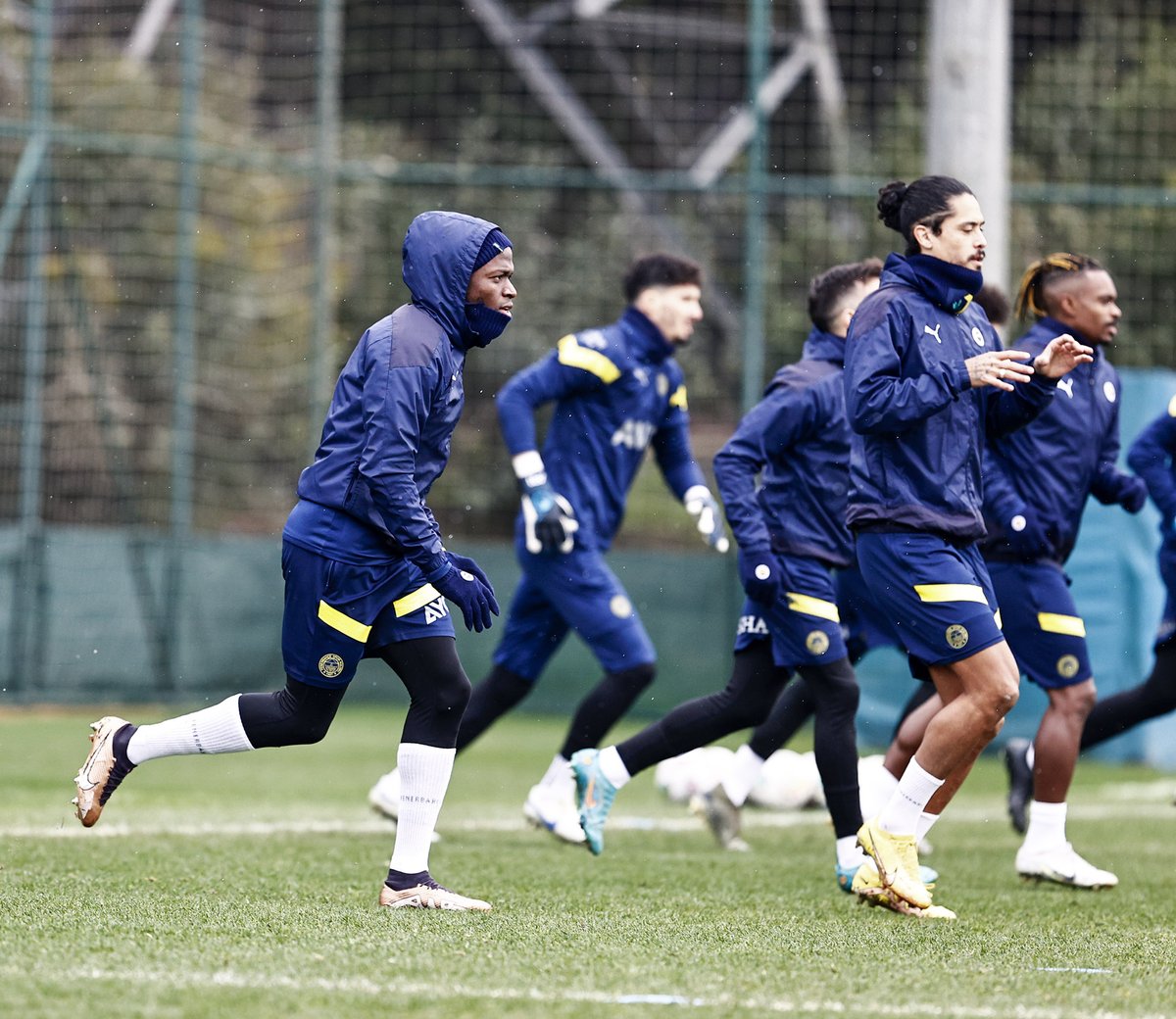 Fenerbahce's tweet photo. Adana Demirspor maçı hazırlıklarımızı tamamladık! 💪 https://t.co/CKFcBAOmJA