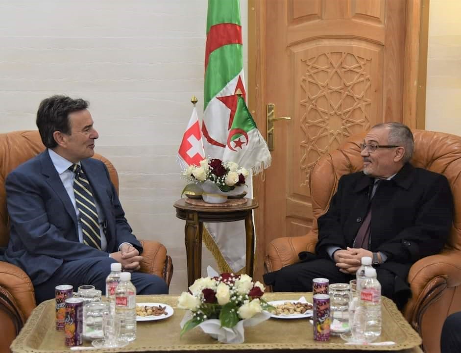 Ambsuissealg's tweet image. A l’occasion du deuxième Salon national de la datte et de la production agricole de Biskra, l’Ambassadeur @PYFux a eu le plaisir de rencontrer des acteurs économiques et a été reçu par S.E le Wali pour un entretien substantiel et cordial sur les perspectives de coopération.