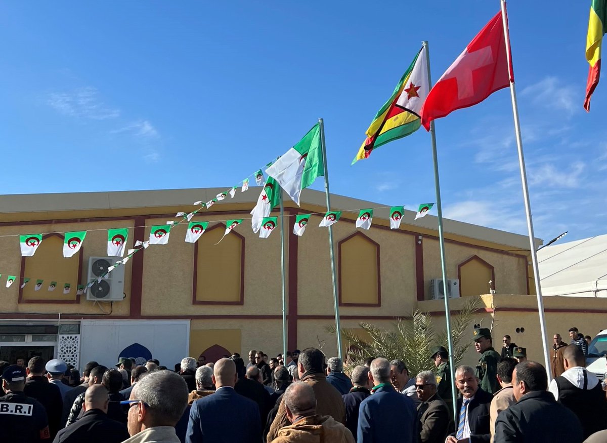 Ambsuissealg's tweet image. A l’occasion du deuxième Salon national de la datte et de la production agricole de Biskra, l’Ambassadeur @PYFux a eu le plaisir de rencontrer des acteurs économiques et a été reçu par S.E le Wali pour un entretien substantiel et cordial sur les perspectives de coopération.