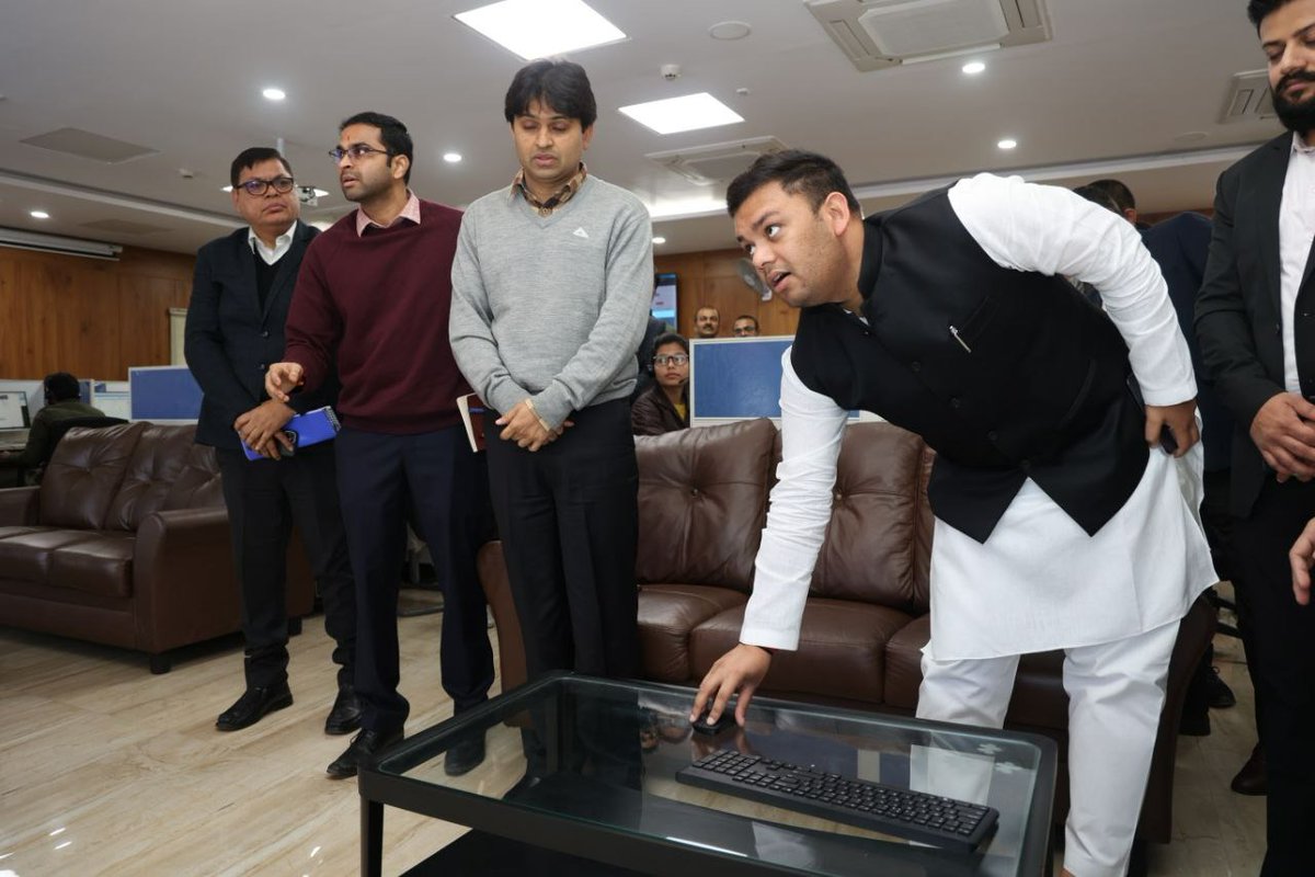 "निपुण भारत मिशन" के अंतर्गत लखनऊ में बनाए गए देश के दूसरे "विद्या समीक्षा केन्द्र" का आज निरीक्षण किया तथा बच्चों को डिजिटल माध्यम से पढ़ाने के लिए बनाए गए 'Chatbots' का उद्घाटन भी किया। 
#उत्तर_प्रदेश_निपुण_प्रदेश