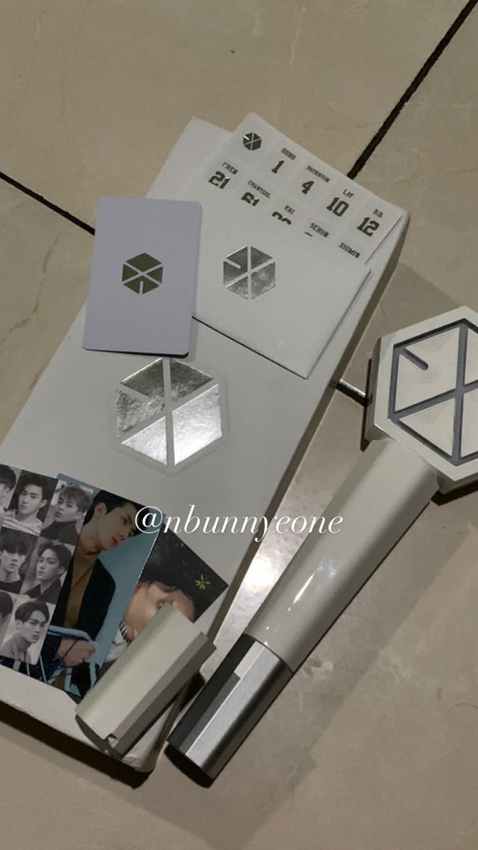 nbunnyeone's tweet photo. WTS JUAL MURAH AJA

1. Lightstick EXo Ver. 2
2. Lightstick BTS Ver. 1
3. Lightstick WANNA ONE 
4. Album BTS World

Note:
- goodcondi
- belum pernah dipakai (baru diunboxing)
- lengkap semua

💰250k-500k (nego tipis)
🚚 gas kirim
🏧 BCA

#EXOSC_BackToBack #EXO #WTSLIGHTSTICK #BTS https://t.co/mWNw5GWsYW