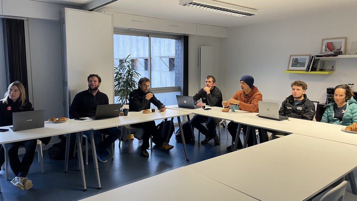 Lgrandlarge's tweet photo. [FIGARO] C'est la rentrée des figaristes aujourd'hui chez LGL ! On commence par un stage de 3 jours en solo ou en double, encadré par Bertrand Pacé ! 

#LGL #MadeInLorient #Reprise #FB3

@LorientAgglo @ClasseFigaro @TomDolan650 @benoit_mariette @JaiMeGARNIER https://t.co/eClLft3oDQ